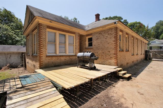 106 N College Street, Marshall, TX 75670