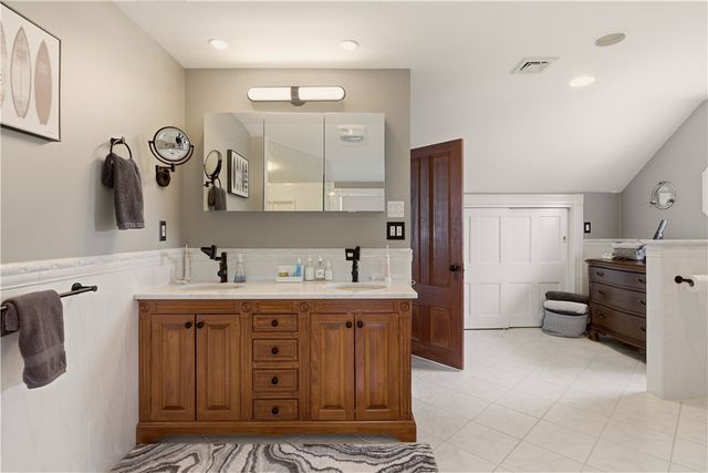 23 Clinton Street, Newport, RI 02840