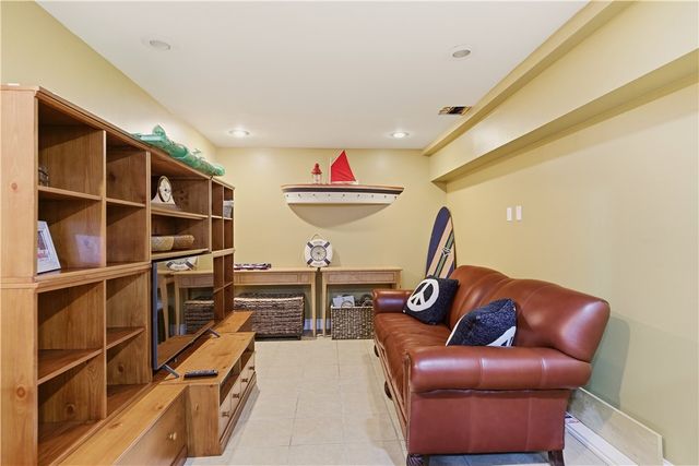 23 Clinton Street, Newport, RI 02840