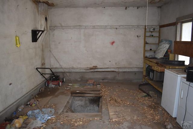 212 S Catalpa St, Manzanola, CO 81058