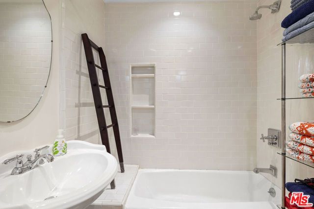 639 Westbourne Drive, West Hollywood, CA 90069