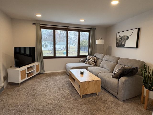 174 Valiant Drive, Henrietta, NY 14623