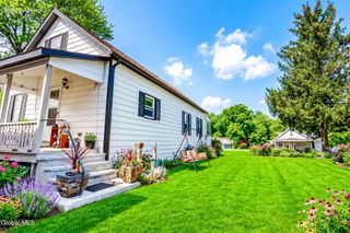 1142 River Road, Schaghticoke, NY 12182