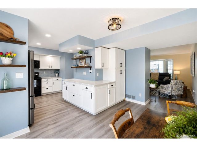 6937 E Briarwood Dr, Centennial, CO 80112