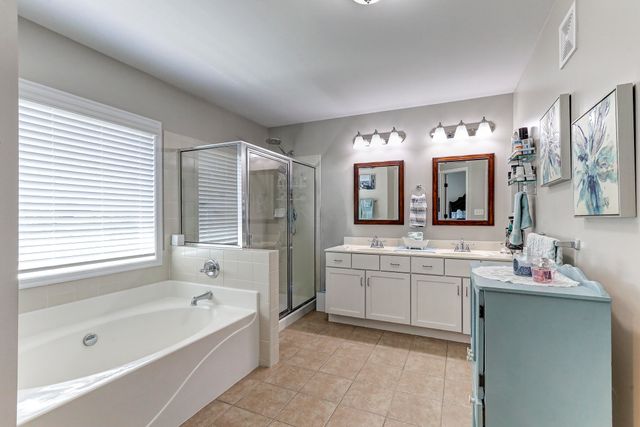 8604 Treeline Drive, Florence, KY 41042