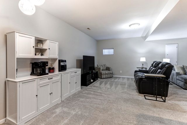 8604 Treeline Drive, Florence, KY 41042