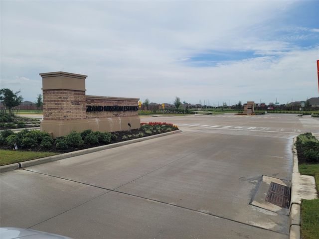 20522 Laila Manor Lane, Richmond, TX 77407