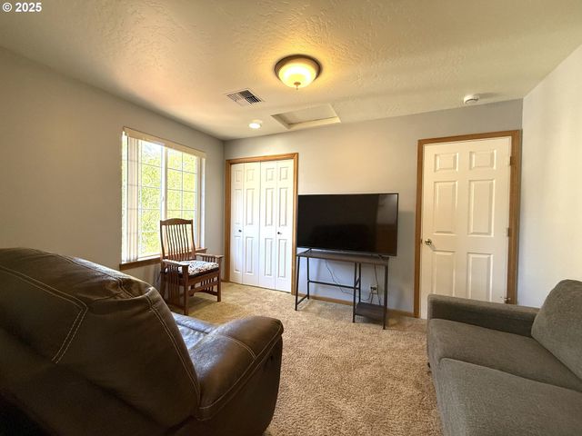 110 CALUMET Ave, Eugene, OR 97404