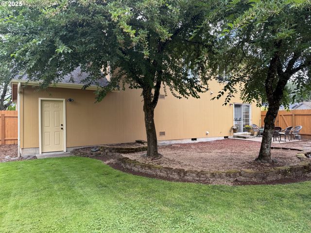 110 CALUMET Ave, Eugene, OR 97404