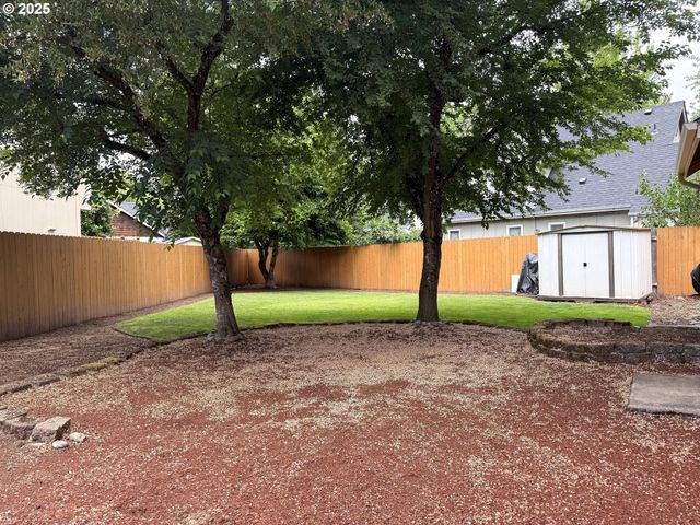 110 CALUMET Ave, Eugene, OR 97404