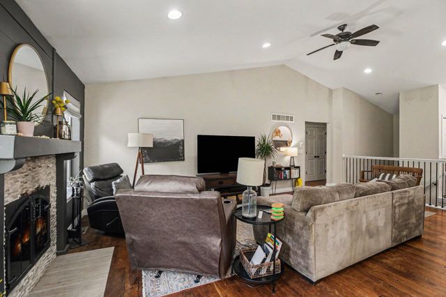 1298 Kendor Drive, Brighton, MI 48114
