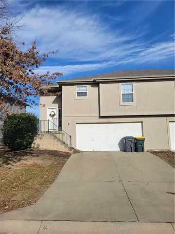 218 N 6th Terrace, Louisburg, KS 66053