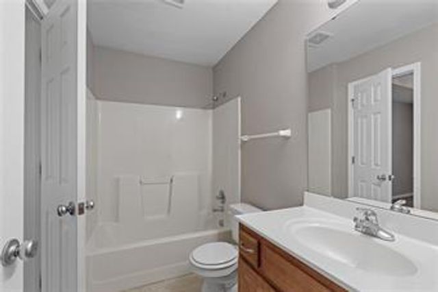 218 N 6th Terrace, Louisburg, KS 66053