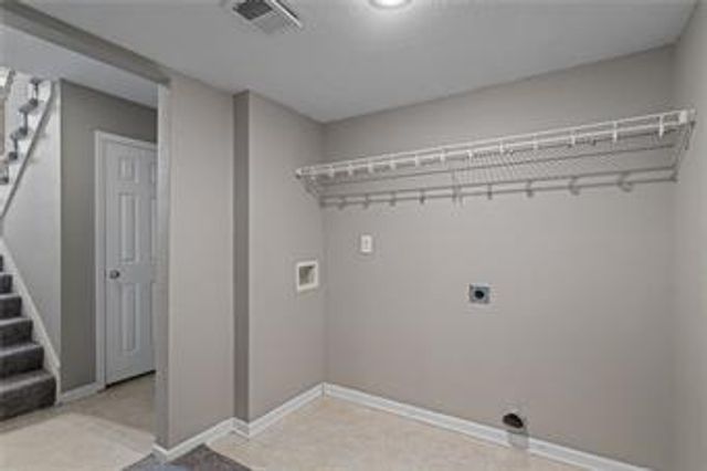 218 N 6th Terrace, Louisburg, KS 66053