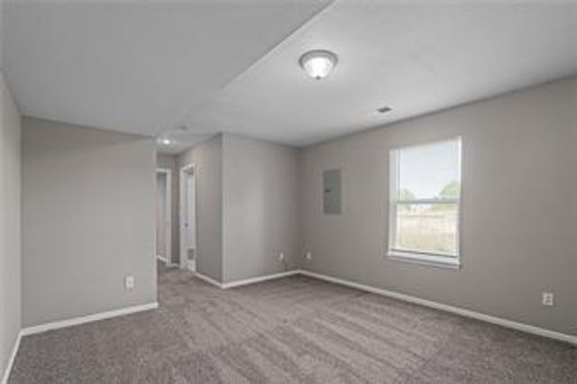 218 N 6th Terrace, Louisburg, KS 66053