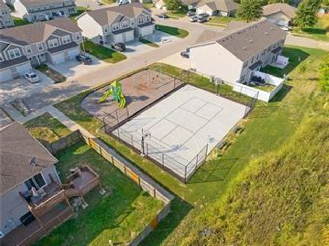 218 N 6th Terrace, Louisburg, KS 66053