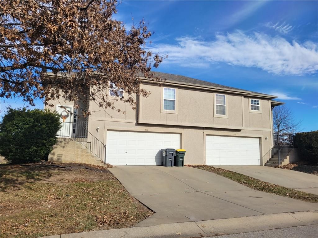 218 N 6th Terrace, Louisburg, KS 66053