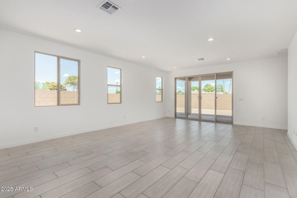 8331 N 53RD Drive, Glendale, AZ 85302 — photo 5
