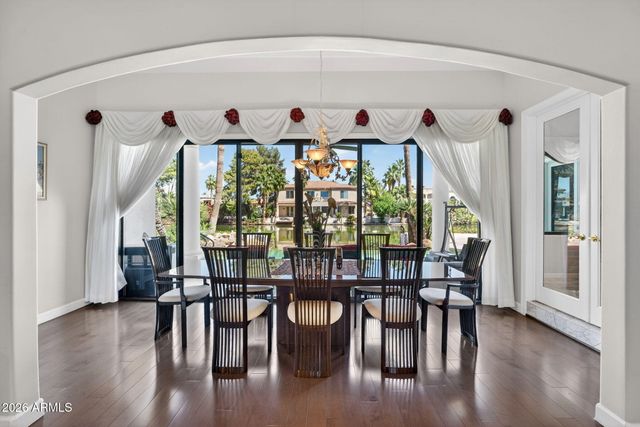 1318 E TREASURE COVE Drive, Gilbert, AZ 85234