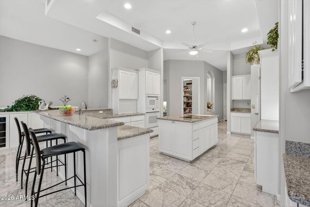 1318 E TREASURE COVE Drive, Gilbert, AZ 85234