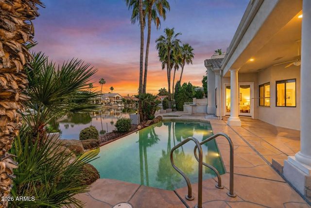 1318 E TREASURE COVE Drive, Gilbert, AZ 85234