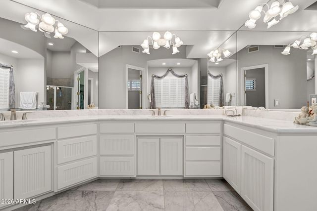 1318 E TREASURE COVE Drive, Gilbert, AZ 85234