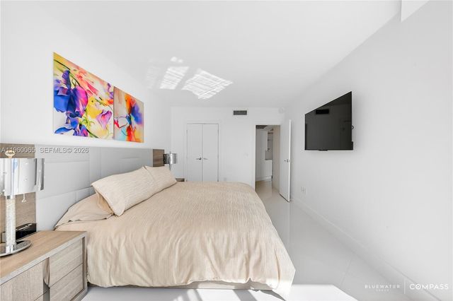 1950 S Ocean Dr PHN, Hallandale Beach, FL 33009