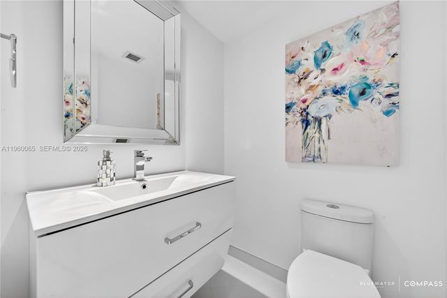 1950 S Ocean Dr PHN, Hallandale Beach, FL 33009