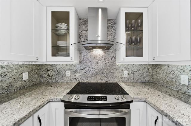 1950 S Ocean Dr PHN, Hallandale Beach, FL 33009