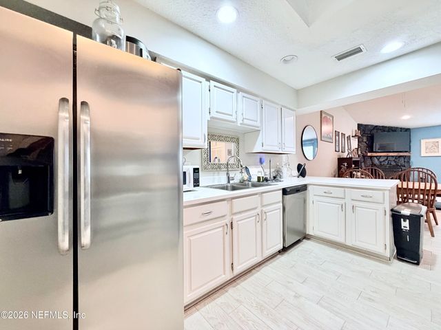 10420 BIG TREE Circle W, Jacksonville, FL 32257