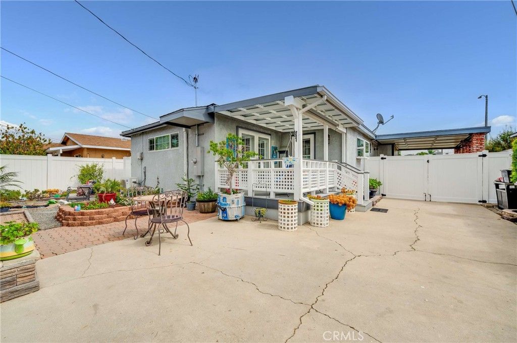 Image 22 of property listing at 5131 Gaviota, Long Beach, CA 90807