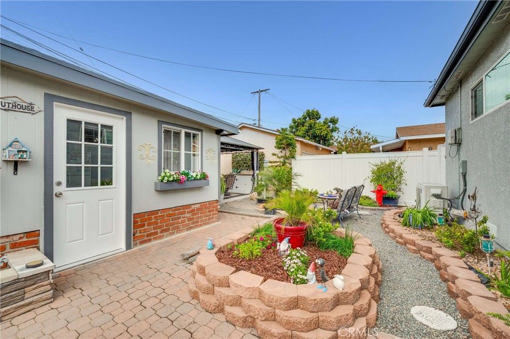Image 23 of property listing at 5131 Gaviota, Long Beach, CA 90807