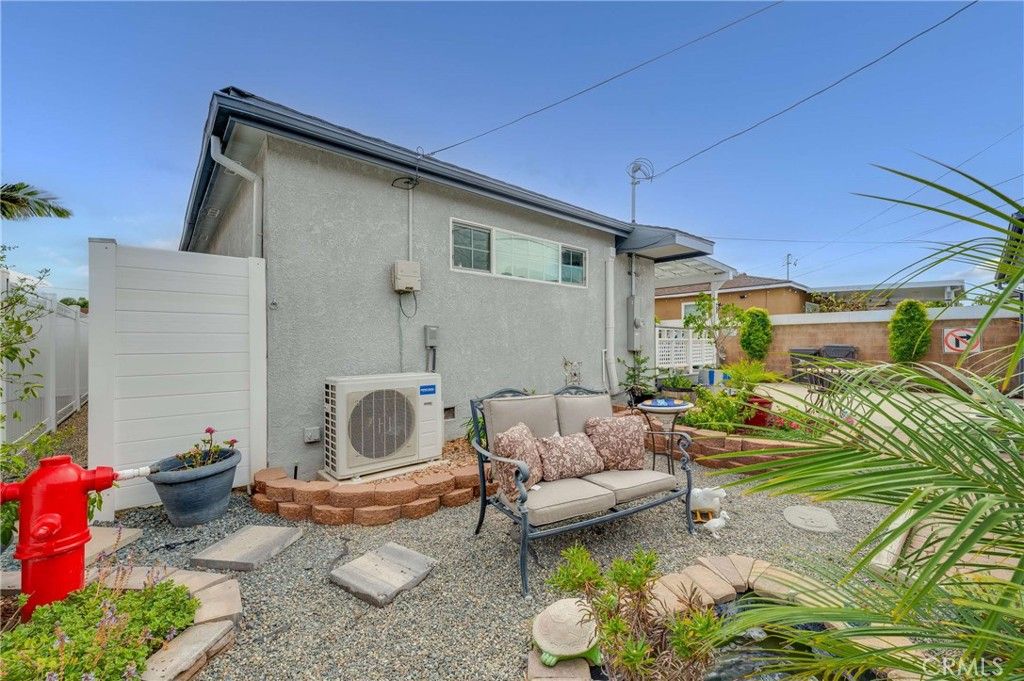Image 25 of property listing at 5131 Gaviota, Long Beach, CA 90807