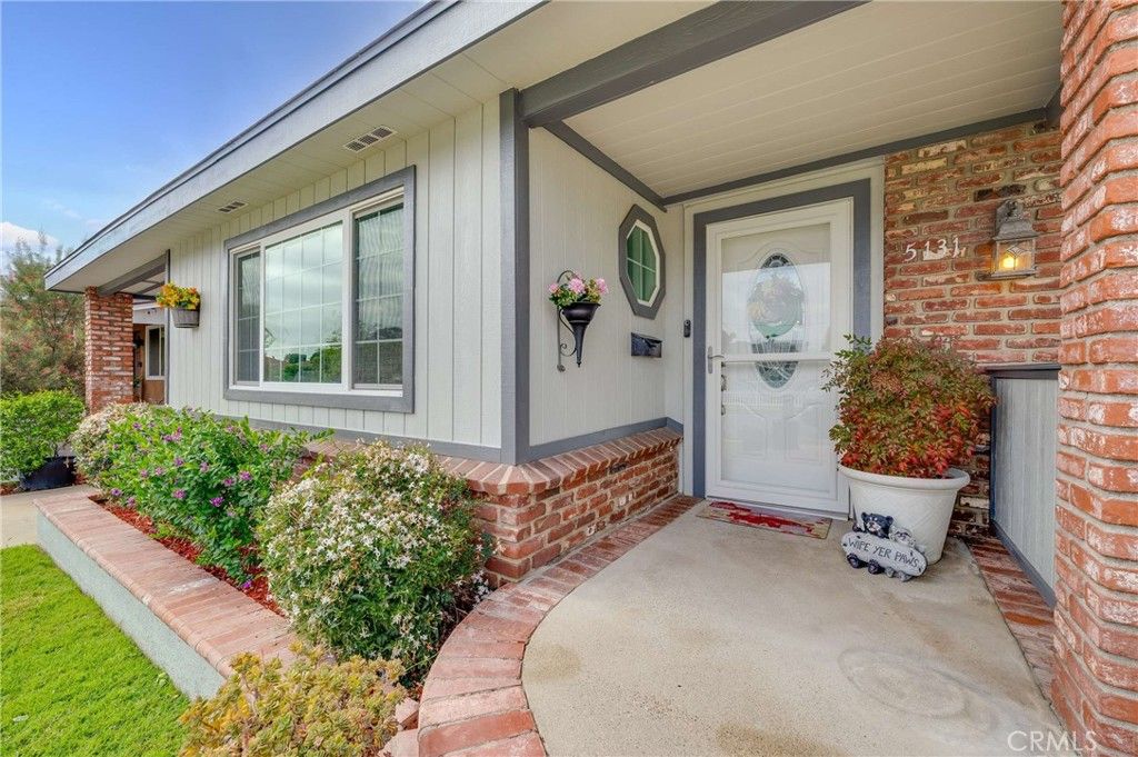 Image 3 of property listing at 5131 Gaviota, Long Beach, CA 90807