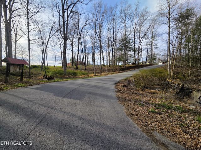 178 Ferry Bend Tr, Crossville, TN 38571