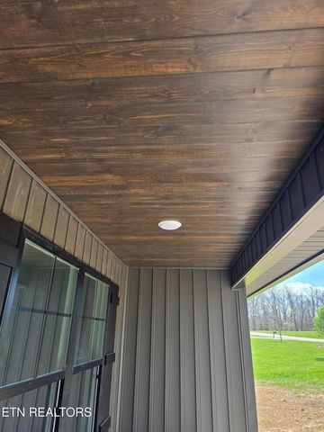 178 Ferry Bend Tr, Crossville, TN 38571