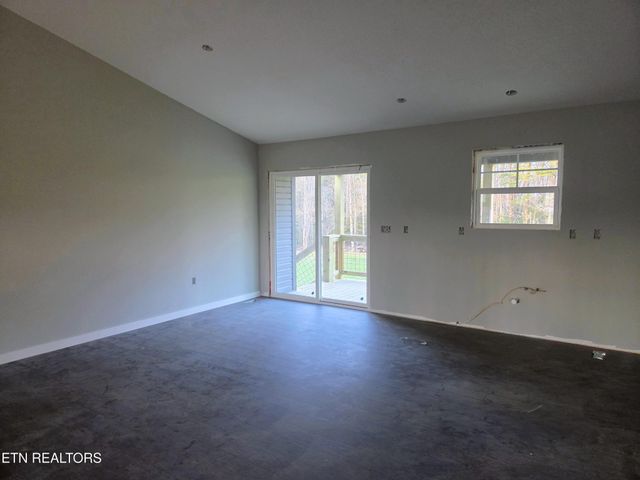 178 Ferry Bend Tr, Crossville, TN 38571