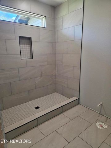 178 Ferry Bend Tr, Crossville, TN 38571