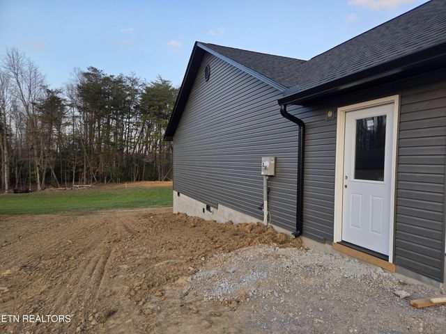 178 Ferry Bend Tr, Crossville, TN 38571