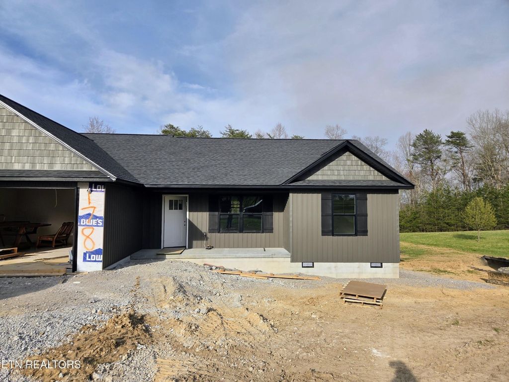 178 Ferry Bend Tr, Crossville, TN 38571