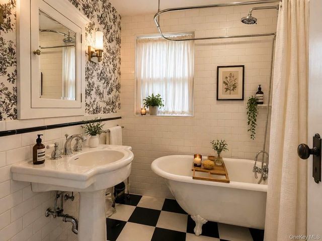 28 Tooker Avenue 2, Oyster Bay, NY 11771