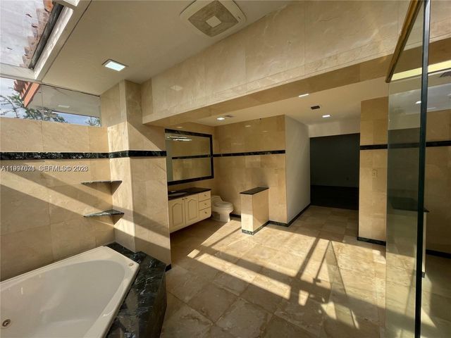 19740 W Saint Andrews Drive, Hialeah, FL 33015
