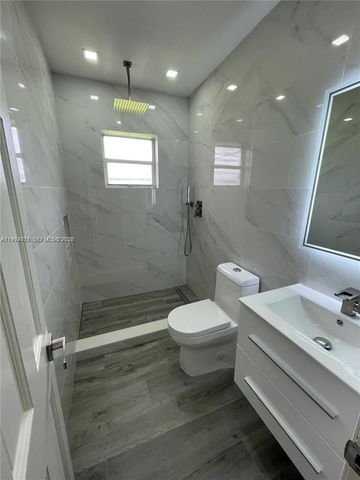 19740 W Saint Andrews Drive, Hialeah, FL 33015