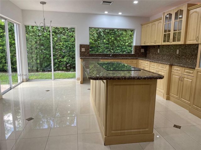 19740 W Saint Andrews Drive, Hialeah, FL 33015