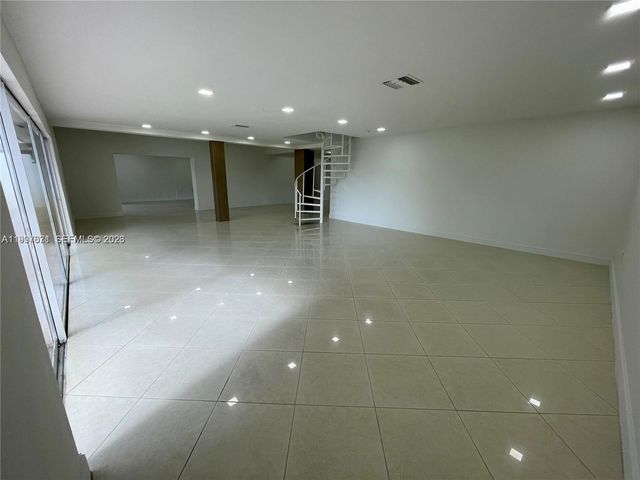 19740 W Saint Andrews Drive, Hialeah, FL 33015