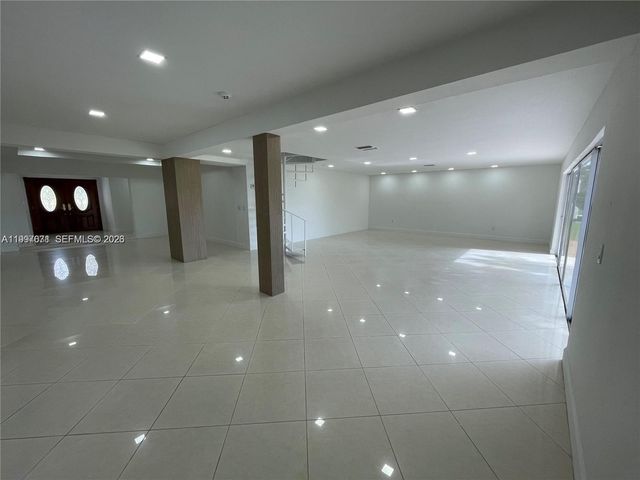 19740 W Saint Andrews Drive, Hialeah, FL 33015