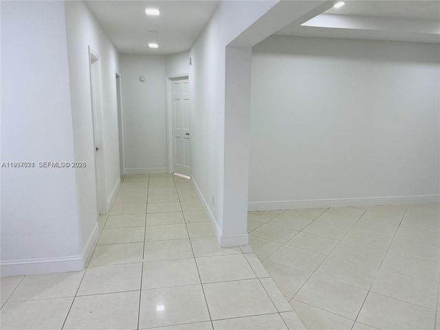 19740 W Saint Andrews Drive, Hialeah, FL 33015