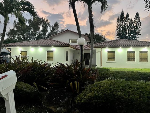 19740 W Saint Andrews Drive, Hialeah, FL 33015