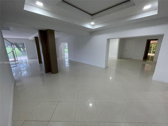19740 W Saint Andrews Drive, Hialeah, FL 33015
