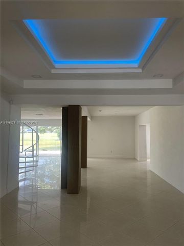 19740 W Saint Andrews Drive, Hialeah, FL 33015